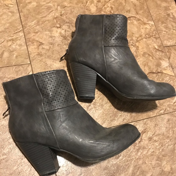 Reitmans boots - Picture 1 of 1